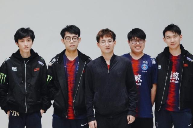 自从耐克成 自从耐克成