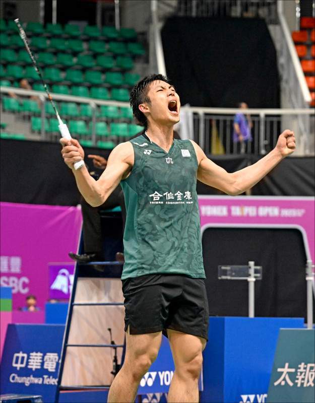 他凭借冷静 他凭借冷静