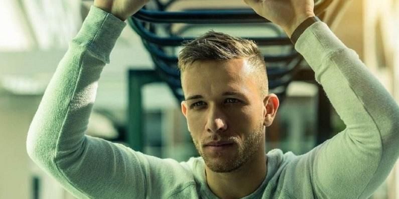 球和强势的 球和强势的