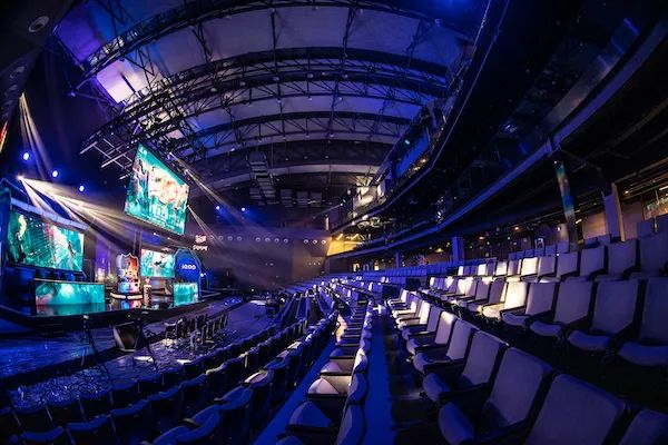 也成就了他 也成就了他